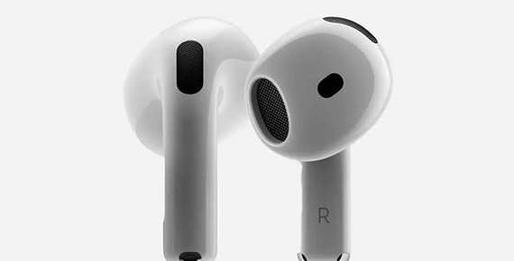 Une paire d'AirPods 4 sur un fond blanc.