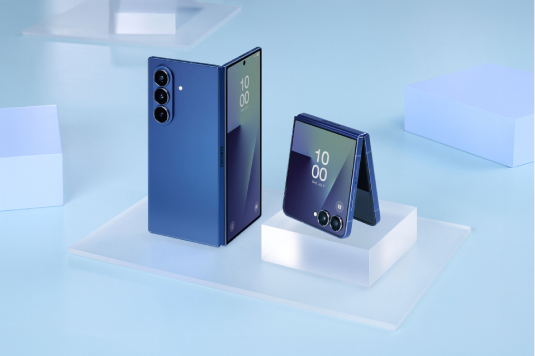 2 smartphones Samsung sur des présentoirs