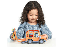 Charger l&#39;image dans la galerie, MOOSE TOYS 4WD Landcruiser Play Car avec set d&#39;accessoires (SPECMS13018) Figurine
