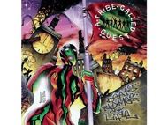 Pochette de l'album : A Tribe Called Quest. Figure tenant un drapeau avec des silhouettes. Graffiti : Beats, Rhymes, and Life.