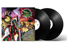 Charger l&#39;image dans la galerie, Femme utilisant un nettoyeur de sol, avec un enfant présent.
