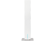 Un appareil blanc, vue latérale, sur une base argentée, lumière bleue en bas.