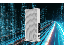 Charger l&#39;image dans la galerie, Routeur blanc avec un design d&#39;onde unique. Il possède plusieurs ports et est placé sur un fond flou.
