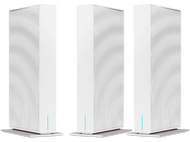 Trois tours blanches à motifs ondulés sur socles blancs. Chacune a une lumière bleue en bas.