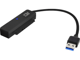 Un adaptateur ACT SATA vers USB noir avec une lumière bleue, connecté à un câble USB.