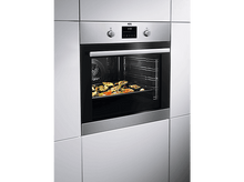 Charger l&#39;image dans la galerie, AEG Four multifonction Pyroluxe A+ (BPS335061M) Four multifonction
