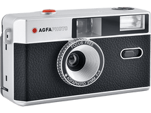 Charger l&#39;image dans la galerie, Appareil photo AGFA photo argenté et noir avec bouton rouge, objectif noir et flash.

