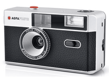 Charger l&#39;image dans la galerie, Appareil photo AGFA photo argenté et noir. Il a un bouton rouge et focus free.
