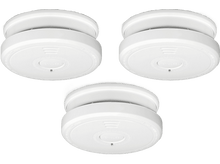 Charger l&#39;image dans la galerie, Trois détecteurs de fumée blancs. Chacun est circulaire avec un évent central.
