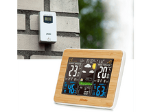 Charger l&#39;image dans la galerie, Une station météo avec des relevés de température et d&#39;humidité intérieurs/extérieurs.
