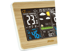 Charger l&#39;image dans la galerie, Une personne tenant une station météo, affichant température extérieure, humidité et heure.
