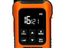 Charger l&#39;image dans la galerie, Un talkie-walkie orange et noir, affichant le numéro &#39;16121&#39; sur son écran avec des boutons.
