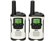 Deux talkies-walkies blancs et noirs avec des écrans verts affichant des chiffres et des icônes.