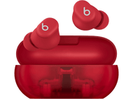 Écouteurs Beats rouges. Ils sont dans un étui de chargement rouge.