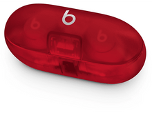 Charger l&#39;image dans la galerie, Étui rouge Beats Studio Buds avec le logo &#39;b&#39;. Fond blanc.
