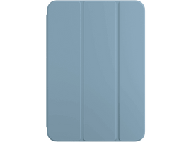 Housse de tablette bleu ciel sur fond noir. Couverture fermée, montrant trois panneaux.