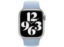 Charger l&#39;image dans la galerie, Apple Watch avec bracelet bleu clair.
