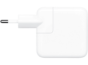 Un chargeur Apple blanc avec prise intégrée et corps carré.