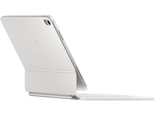 Charger l&#39;image dans la galerie, Un iPad avec un clavier attaché est légèrement ouvert sur fond blanc.
