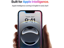 Charger l&#39;image dans la galerie, Main tenant un téléphone avec l&#39;écran affichant l&#39;heure et le texte Apple Intelligence au-dessus.
