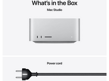 Charger l&#39;image dans la galerie, Un Mac Studio et un cordon d&#39;alimentation, fond blanc.
