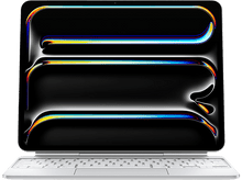 Charger l&#39;image dans la galerie, Ordinateur portable avec un écran abstrait coloré. Clavier blanc. Fond noir.
