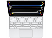 Charger l&#39;image dans la galerie, Un iPad avec un clavier attaché, montrant les touches et l&#39;écran avec des graphismes.
