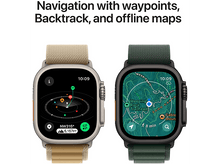 Charger l&#39;image dans la galerie, Deux Apple Watch Ultra. L&#39;une affiche une boussole, l&#39;autre une carte avec des points de repère.
