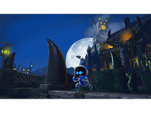 Charger l&#39;image dans la galerie, Personnage Astro Bot courant sur une plateforme, dans une scène de nuit effrayante avec pleine lune.
