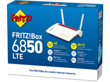 Charger l&#39;image dans la galerie, Boîte avec un routeur FRITZ!Box 6850 LTE, blanc avec deux antennes et des icônes décrivant ses fonctionnalités.
