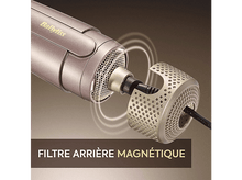 Charger l&#39;image dans la galerie, Un sèche-cheveux avec le filtre arrière magnétique retiré, montrant les composants internes.
