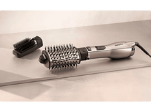 Charger l&#39;image dans la galerie, Une brosse à coiffer avec une tête de brosse amovible.
