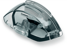 Charger l&#39;image dans la galerie, Appareil auditif transparent sur une surface blanche, vue en angle.
