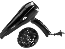 Charger l&#39;image dans la galerie, Un sèche-cheveux noir avec un accessoire diffuseur, en angle sur fond noir.
