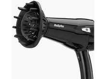 Charger l&#39;image dans la galerie, Sèche-cheveux Babyliss noir avec diffuseur, sur fond blanc.
