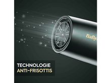 Charger l&#39;image dans la galerie, Gros plan sur la buse du sèche-cheveux BaByliss avec texte de technologie anti-frisottis, sur fond sombre.
