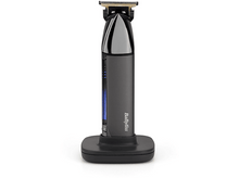 Charger l&#39;image dans la galerie, Tondeuse à cheveux noire sur un socle.
