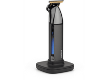 Charger l&#39;image dans la galerie, Une tondeuse électrique noire et argentée sur une base de chargement noire.
