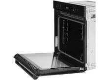 Charger l&#39;image dans la galerie, Four ouvert avec affichage numérique de l&#39;heure, intérieur noir et porte vitrée sur fond blanc.
