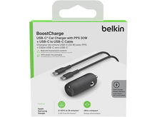 Charger l&#39;image dans la galerie, Un chargeur de voiture Belkin avec deux câbles USB-C. L&#39;emballage indique 30W et BoostCharge.
