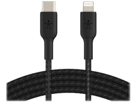 Câble de chargement Belkin noir. Une extrémité est USB-C, l