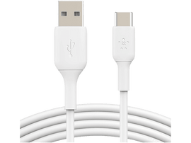 Câble de charge USB-A vers USB-C blanc. Les deux extrémités sont visibles, fond blanc.