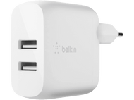 Un chargeur USB Belkin blanc avec deux ports USB, vu de face.