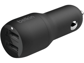 Chargeur de voiture Belkin noir avec deux ports USB.
