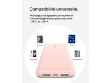 Charger l&#39;image dans la galerie, Batterie externe rose avec ports USB. Différents téléphones et une tablette en arrière-plan.
