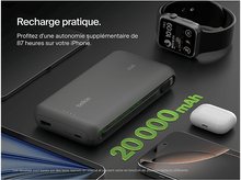 Charger l&#39;image dans la galerie, Batterie externe chargeant un téléphone, des AirPods et une smartwatch, avec 20 000 mAh.
