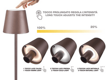 Charger l&#39;image dans la galerie, Bras de moniteur monté au mur, tenant un moniteur.
