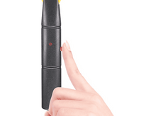 Charger l&#39;image dans la galerie, Un doigt appuie sur un bouton rouge d&#39;un appareil noir.
