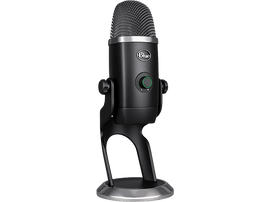 Un microphone Blue Yeti noir sur un support. Il a une tête en maille argentée et un bouton de volume.