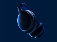 Charger l&#39;image dans la galerie, Casque Bose noir. Ils sont inclinés et éclairés par une lumière bleue.
